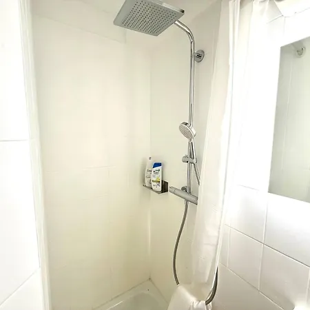 Im Zentrum- Schwimmbad Und 400m Von Skiliften Entfernt By Interhome Lägenhet *